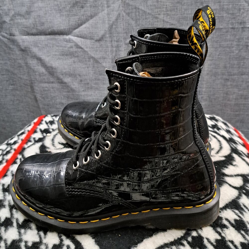 %Dr. Martens Air Wair 1460 Black Smooth SZ 8 Women D2